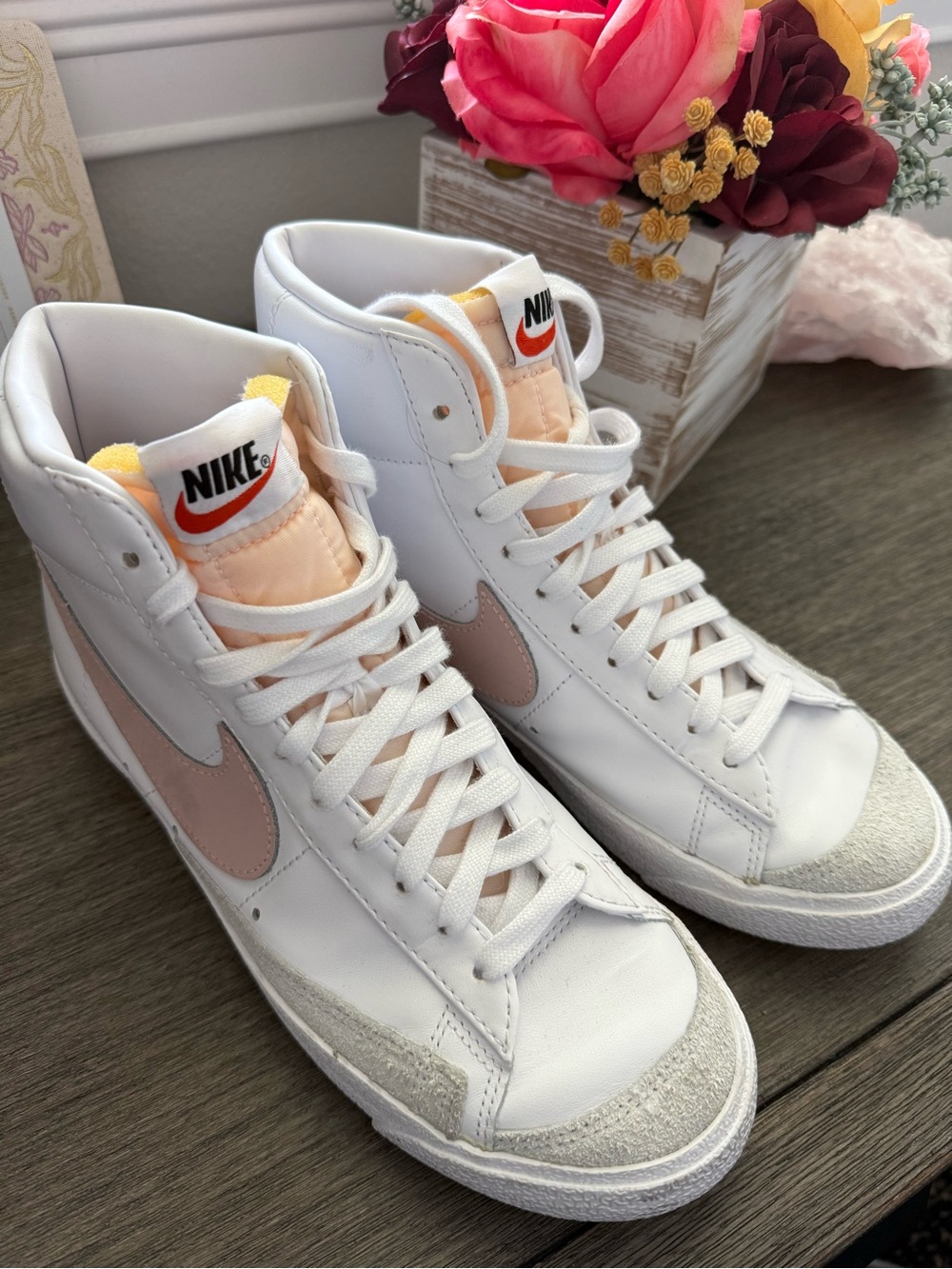 Nike Blazer Mid ’77 Women’s 8.5 Vintage White Blush Pink Swoosh High Top Sneaker